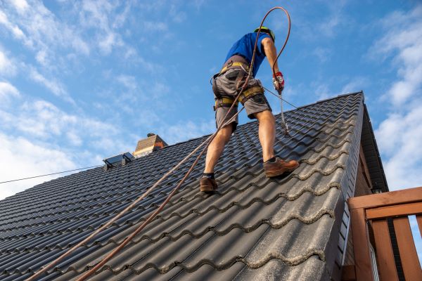 Commercial Emergency Roof Service in Tampa